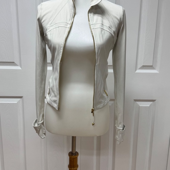 LULULEMON Define Jacket - Size 6. - Picture 5 of 14